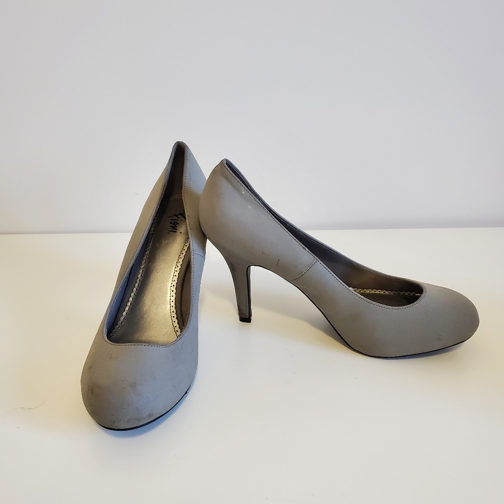 3/$20 FIONI | Heels 4" Size 8.5 Light Gray Suede